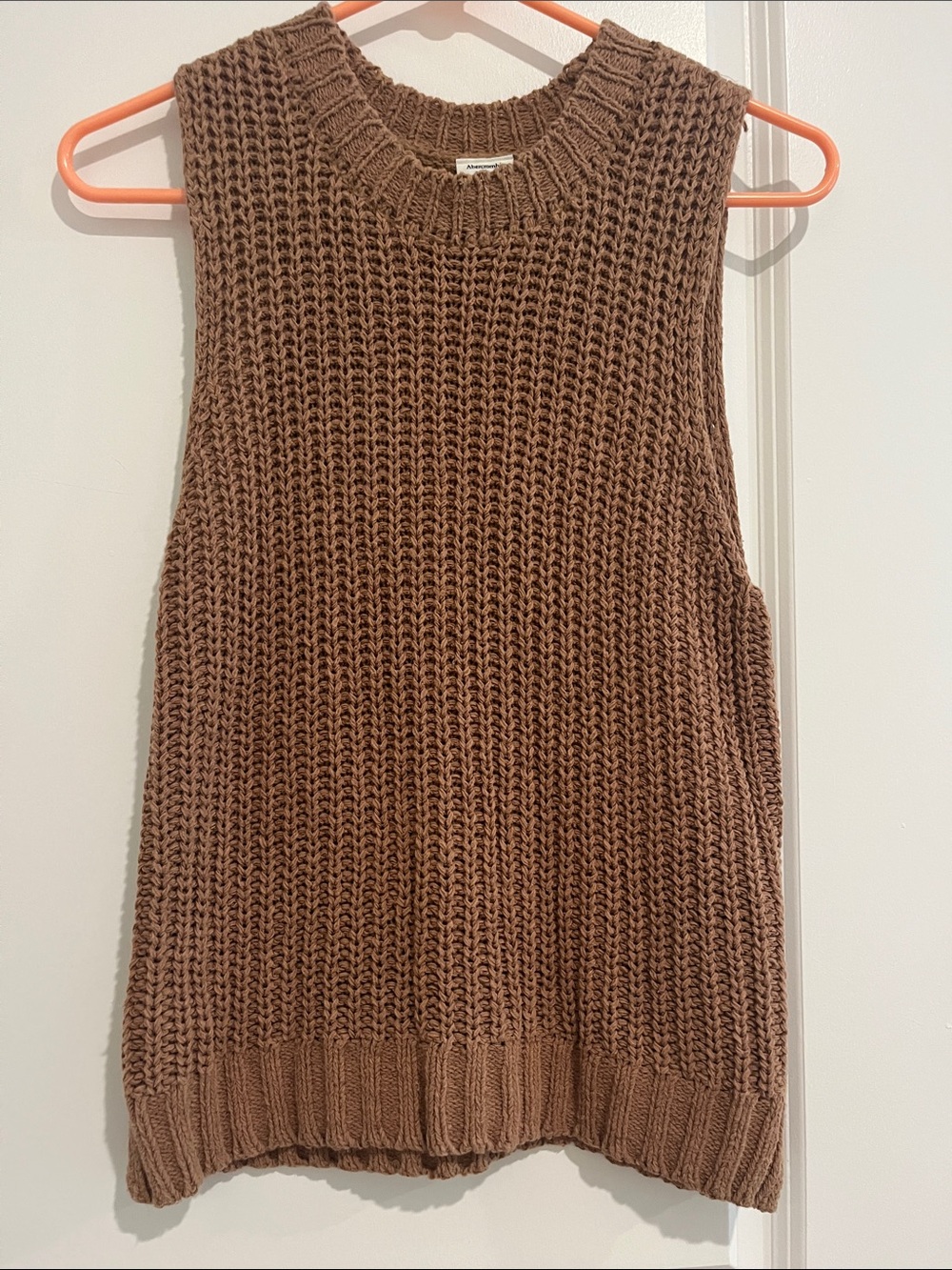 Abercrombie Sleeveless Chunky Knit Scoop Neck Sweater — Brown